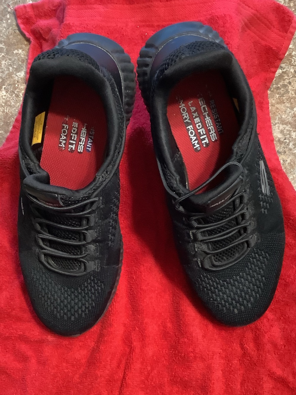 SKECHERS MEN’S BLACK SNEAKERS WITH RED INSOLES